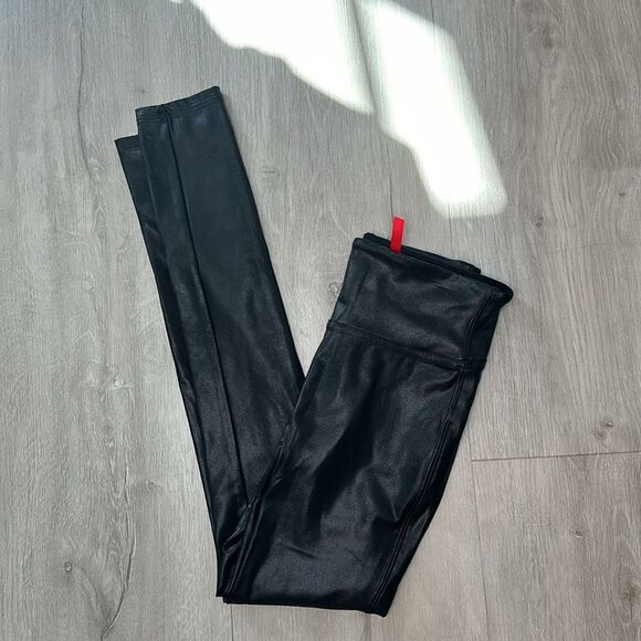 Spanx  faux leather high rise leggings in black glossy, size XS  petite tall - Picture 10 of 13